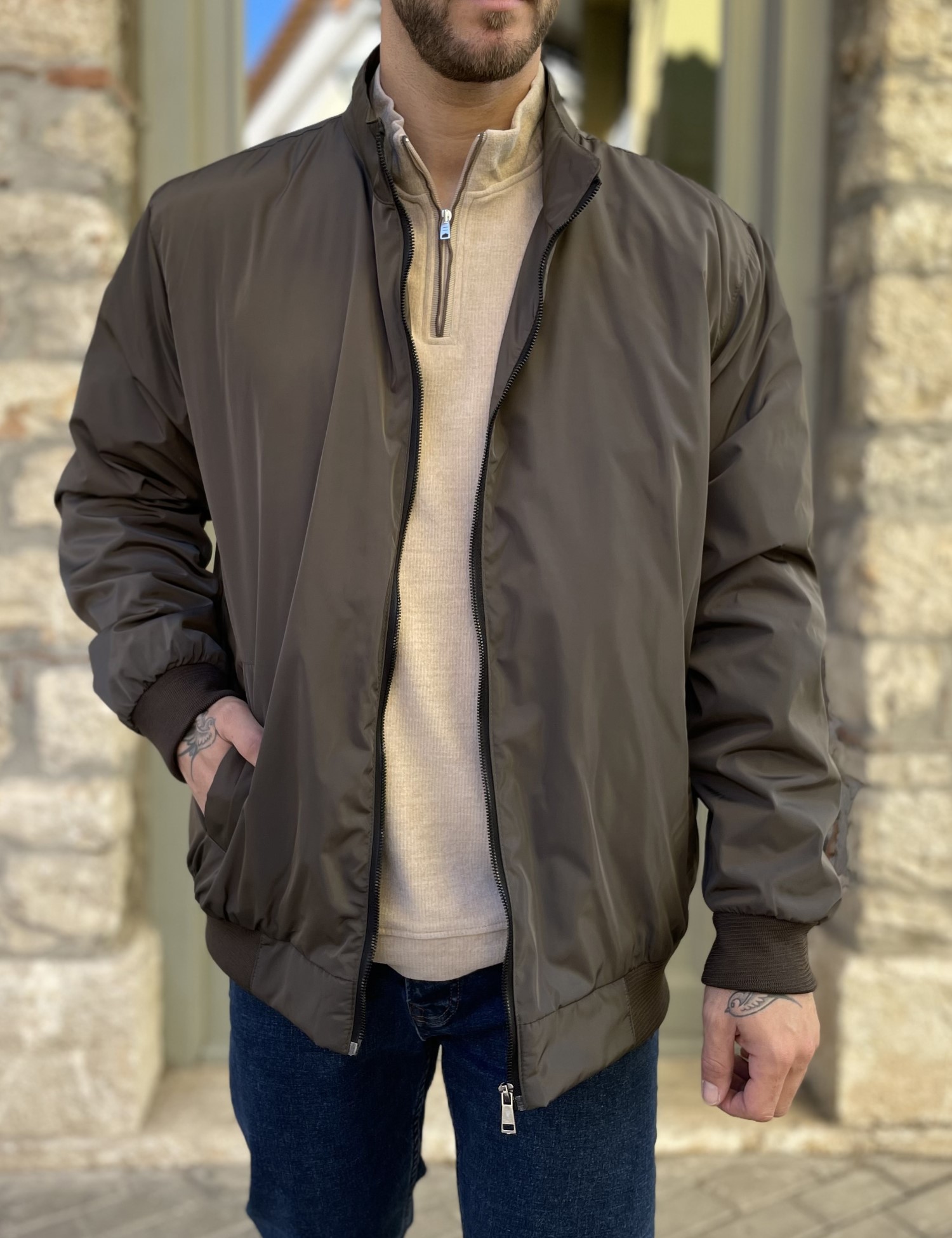 Ανδρικό χακί μπουφάν με γιακά και λάστιχο Plus Size EP492